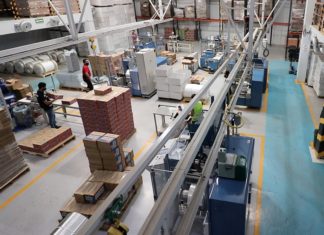 Solución automatizada de almacenamiento, picking y manipulación