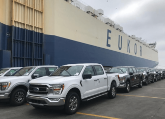 Ian Taylor agencia nave más grande que ha llegado al puerto de Manta