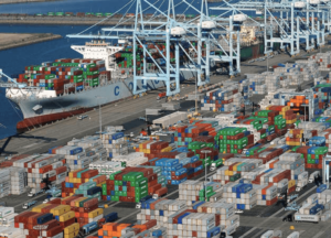 Los Ángeles marca récord de movimiento de carga en julio