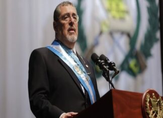 Bernardo Arévalo jura como presidente de Guatemala