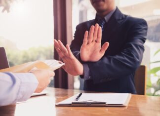 ¿Cómo manejar la negativa al buscar empleo?