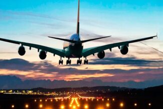 Combustible caro, vuelos más caros: alerta de CEOs sacude al mercado aéreo