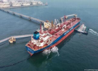 China promete “medidas firmes” tras sanciones de EE.UU.