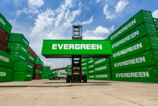 Evergreen supera los 2 millones de TEU y queda más cerca de ONE en el ranking naviero global