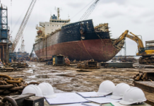 Petroleros sancionados dominan el mercado de desguace en 2026