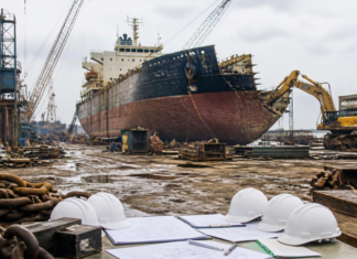 Petroleros sancionados dominan el mercado de desguace en 2026