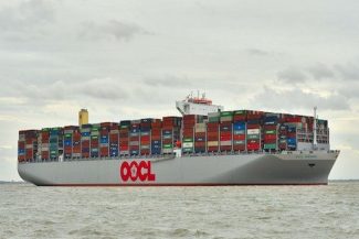 OOIL mueve un volumen récord, pero su utilidad cae casi 24%