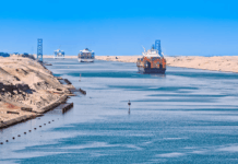 Los desvíos por el Cabo caen a mínimos de dos años, pero Suez sigue lejos de normalizarse